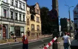 prace budowlane wzdłuż ulicy Sikorskiego