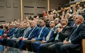 Zgromadzeni na sali przedstawiciele władz, zaproszeni goście i publiczność