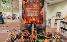 Wystawa &bdquo;Jesień w słoiku&rdquo; grupy Biedronek z PM nr 12 w Gorzowie Wielkopolskim.