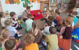 Zajęcia dywanowe z wykorzystaniem flanelowych opowieści.