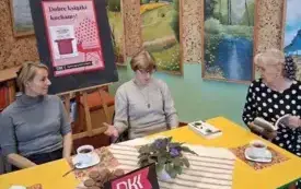 Klubowiczki DKK rozmawiające o książce.