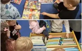 Dzieci oglądają komiksy rozłożone na dywanie oraz wybierają książeczki z kaseton&oacute;w.