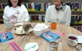 Klubowiczki DKK dyskutujące o książce.