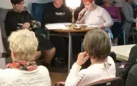 Czytanie wierszy przez poetkę Kingę Grunos.