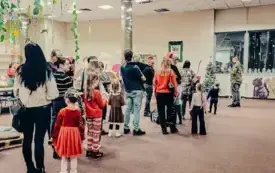 Kolejka do Świętego Mikołaja.