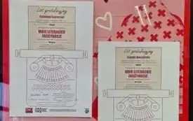 Na plakacie DKK wiszą 2 listy gratulacyjne dla laureatek konkursu na recenzję książki.