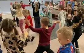 Zabawa ruchowa  - Gimnastyka bałwank&oacute;w