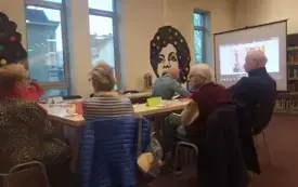 Uczestnicy spotkania podczas dyskusji.