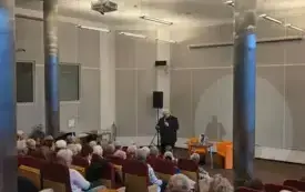 Dyrektor Sławomir Szenwald zapowiadający spotkanie
