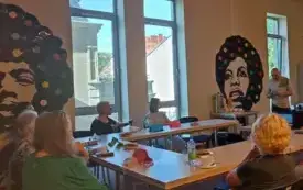 Uczestnicy spotkania podczas dyskusji.