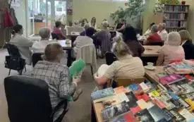 uczestnicy podczas trwania prelekcji ( inne ujęcie)