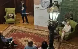 Rzut na publiczność zgromadzoną w sali, muzyka oraz prof. Czabańską