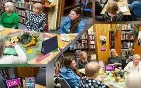 kolaż czterech zdjęć: uczestniczki DKK przy stole wewnątrz biblioteki i okładka książki z logo DKK