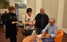 Sesja autograf&oacute;w z udziałem Michała Og&oacute;rka.