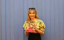 Anna Kamińska z książką.