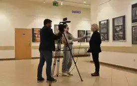 Wywiad do telewizji. Maria Pakulnis opowiada o byciu pisarzem.