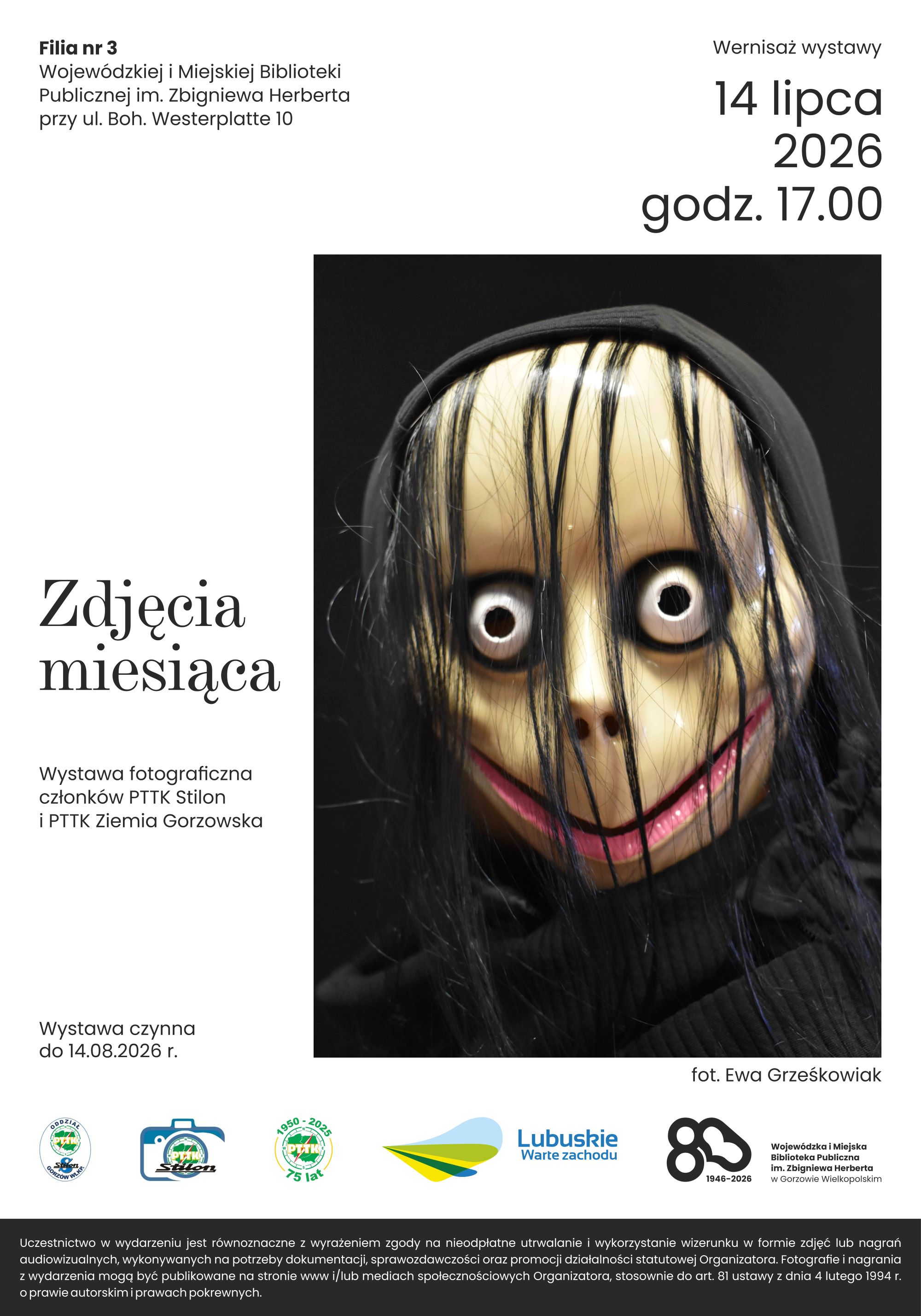 Plakat: na&nbsp;jasnym tle umieszczono duże zdjęcie przedstawiające postać w&nbsp;przerażającej masce z&nbsp;szeroko otwartymi oczami, czarnymi włosami oraz&nbsp;czarnym kapturem. Na dole plakatu znajdują się logotypy organizator&oacute;w i&nbsp;partner&oacute;w oraz&nbsp;informacja o&nbsp;zgodzie na&nbsp;utrwalanie wizerunku uczestnik&oacute;w wydarzenia. Informacje jak powyżej.