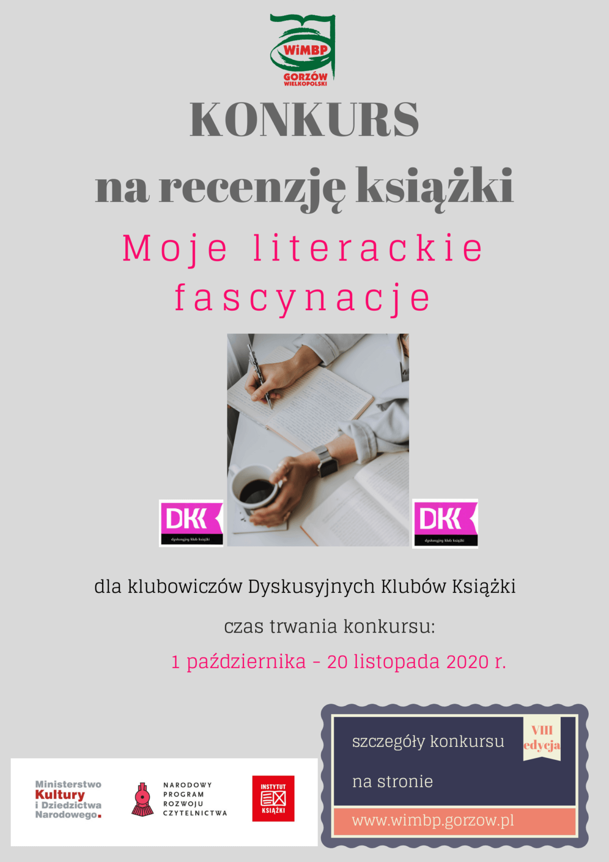 plakat promujący wydarzenie z&nbsp;logo biblioteki i&nbsp;napisem o&nbsp;treści: Konkurs na&nbsp;recenzję książki Moje literackie fascynacje dla klubowicz&oacute;w Dyskusyjnych Klub&oacute;w Ksiązki, czas trwania konkursu: 1 października - 20 listopada 2020r. W centralnej części plakatu zdjęcie dłoni na&nbsp;tle książek oraz&nbsp;dwa loga DKK i&nbsp;partner&oacute;w konkursu