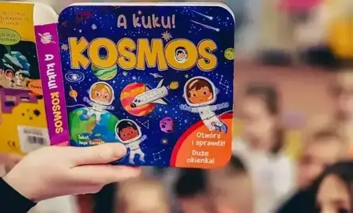 Tytułowe. Książka pt. ,,A kuku! Kosmos’’. 