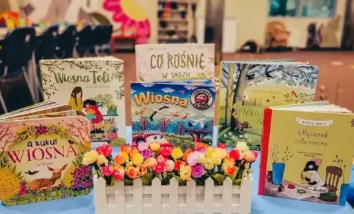 Tytułowe. Wystawa książek o tematyce wiosennej.