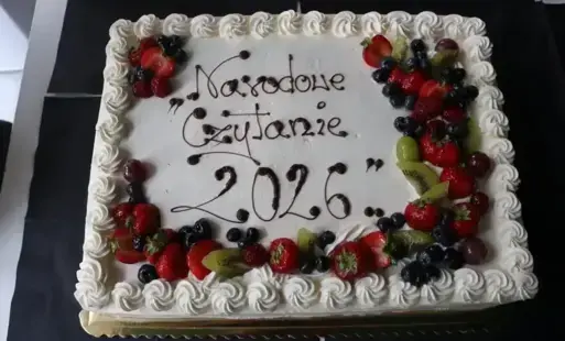 Tort z okolicznościowym napisem.