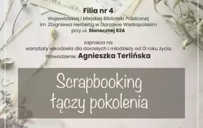 Plakat informacyjny dotyczący warsztatów rękodzielniczych. W tle znajdują się nuty, gałązki roślin, nożyczki, motek sznurka, nici i inne akcesoria do rękodzieła. Na środku plakatu widnieje tekst jak poniżej. Całość utrzymana jest w delikatnych, pastelowyc