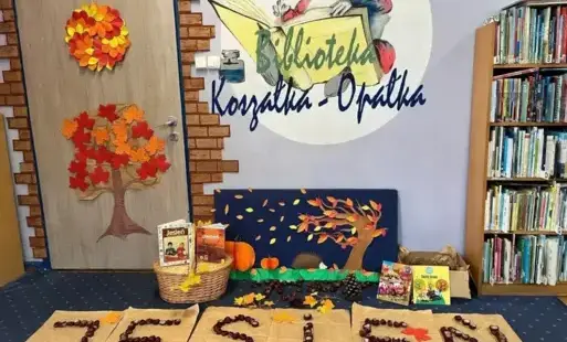 Dekoracje jesienne na podłodze i pod ścianą