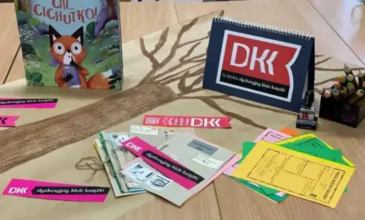 Zdjęcie startowe – przedstawia książkę: Nicola Kinnear „ Cii…cichutko!, napis DKK, 