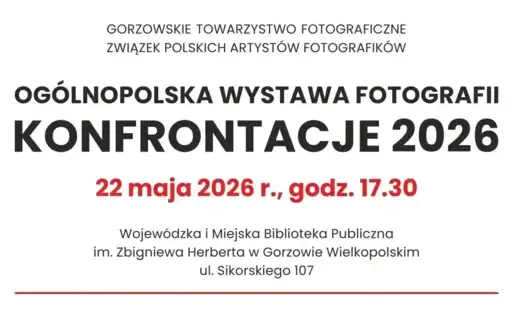Fragment plakatu XLIII Konfrontacji Fotograficznych – Ogólnopolskiej Wystawy Fotografii „Konfrontacje 2026”. Informacje jak pod plakatem głównym.