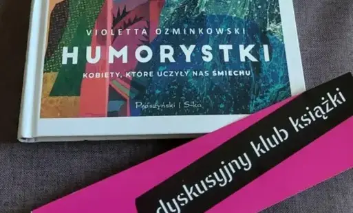 fragment okładki książki i zakładka z logo DKK