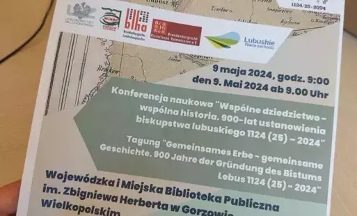 Fragment plakatu konferencji z datą, tytułem i logo organizatorów