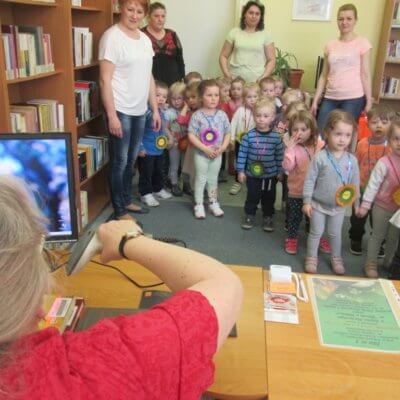 Wizyta dzieci w Filii nr 3 Wojewódzkiej i Miejskiej Biblioteki Publicznej im. Zbigniewa Herberta w Gorzowie Wielkopolskim.