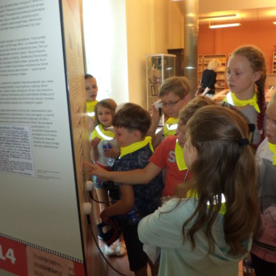 Wycieczka dzieci uczestniczących w półkolonii organizowanej przez Muzeum Lubuskie im. Jana Dekerta w Gorzowie Wielkopolskim