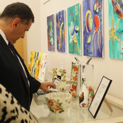 W ramach Tygodnia Seniora, 8.10.2018 r. w Galerii „Krąg”, odbyło się otwarcie wystawy mieszkańców Domu Pomocy Społecznej Nr 2 z filią „Dom w Połowie Drogi”  mieszczącym się przy ul. Walczaka 42 w Gorzowie Wielkopolskim.