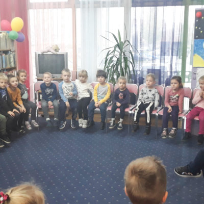 13 listopada 2018 roku w Bibliotece Koszałka Opałka odbyły się zajęcia pt. „W Polskę wierzę!”. W wydarzeniu uczestniczyły dzieci z Przedszkola Miejskiego nr 23, którym pomimo deszczowej pogody udało się przybyć do Filii nr 14.