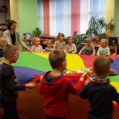 W dniach 23 i 26 listopada 2018 r. w Bibliotece Plastusia gościliśmy dzieci z grupy „Smerfy” Przedszkola Miejskiego nr 20 i dwie grupy „zerówki” ze Szkoły Podstawowej nr 20.