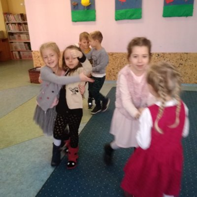 W Bibliotece Kota Filemona 28 listopada 2018 roku obchodziliśmy Dzień Życzliwości. Podczas zajęć dzieci z Prywatnej Szkoły Podstawowej o Profilu Artystycznym miały okazję wczuć się w rolę mieszkańców z zaczarowanej Krainy.