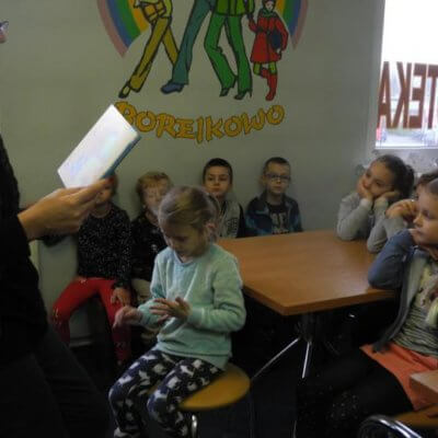 W dniu 9 stycznia 2019 r. bibliotekę przy ulicy Pomorskiej odwiedziły dzieci z Niepublicznego Przedszkola Zgromadzenia Sióstr Miłosierdzia Wincentyńskie Dzieci.