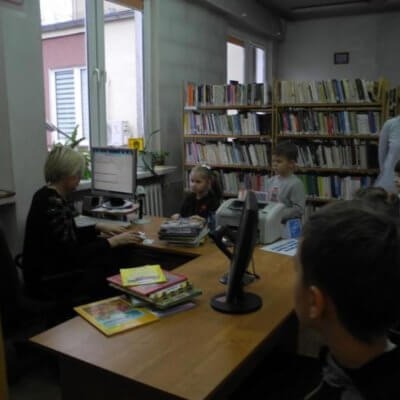 W dniu 9 stycznia 2019 r. bibliotekę przy ulicy Pomorskiej odwiedziły dzieci z Niepublicznego Przedszkola Zgromadzenia Sióstr Miłosierdzia Wincentyńskie Dzieci.