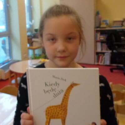 W dniu 31.01.2019 r., podczas spotkania Dyskusyjnego Klubu Książki w Oddziale Dziecięcym, czytaliśmy książki Marii Dek pt: „Kiedy będę duży” – wersja dla chłopców oraz „Kiedy będę duża” – wersja dla dziewczynek. W