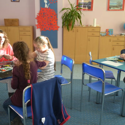 15 stycznia 2019 roku w Bibliotece na Piaskach dzieci zmierzyły się z manualnymi pracami plastycznymi, których zamysł był trudny do zrealizowania.