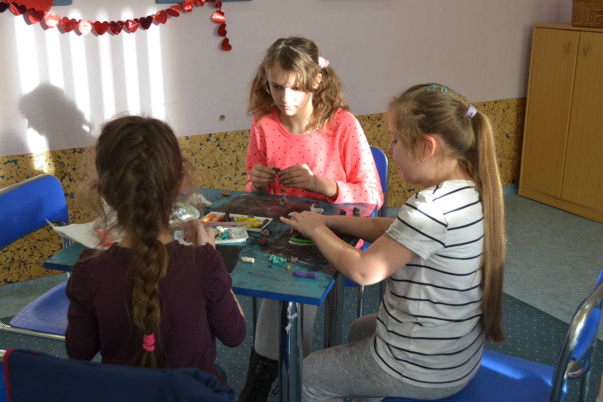 15 stycznia 2019 roku w Bibliotece na Piaskach dzieci zmierzyły się z manualnymi pracami plastycznymi, których zamysł był trudny do zrealizowania.