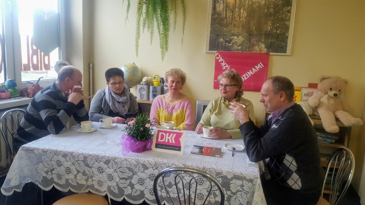 Wiosenne spotkanie Dyskusyjnego Klubu Książki w Filii nr 10 miało miejsce 26 marca. Omawialiśmy powieść Anny Gavaldy Kochałem ją.