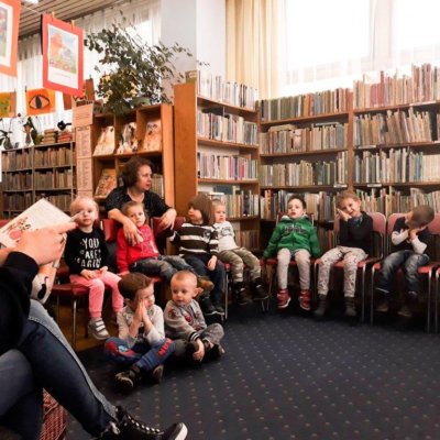 Dnia 19 marca 2019 roku Bibliotekę Koszałka Opałka ponownie odwiedziła grupa trzylatków z Przedszkola Miejskiego nr 23. Tym razem nie przyszli oni jednak na zwiedzanie, ale na swoje pierwsze biblioteczne zajęcia.