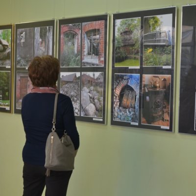 W piątkowe popołudnie, 1 marca 2019 r. w Galerii na Piaskach otwarto wystawę fotografii pt. "Wiejskie klimaty”. Wernisaż zainteresował bardzo wiele osób, sympatyków sztuki a także, znajomych i przyjaciół autorów zdjęć.