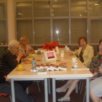 Dyskusyjny Klub Książki przy Wypożyczalni Głównej spotkał się 25.04.19 r. Mówiliśmy o książce „ Inna kobieta” autorstwa Karoliny Głogowskiej i Katarzyny Troszczyńskiej.