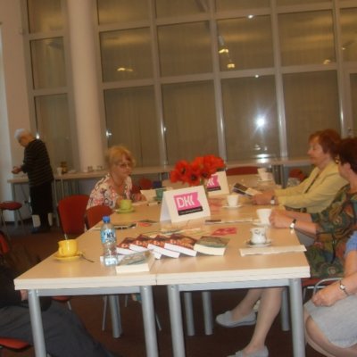 Dyskusyjny Klub Książki przy Wypożyczalni Głównej spotkał się 25.04.19 r. Mówiliśmy o książce „ Inna kobieta” autorstwa Karoliny Głogowskiej i Katarzyny Troszczyńskiej.