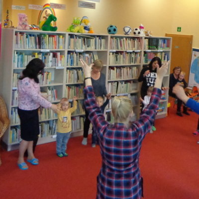 W miesiącu maju mieliśmy w Oddziale Dziecięcym kilka ciekawych spotkań z cyklu „Od zabawy i słuchania – do czytania”.