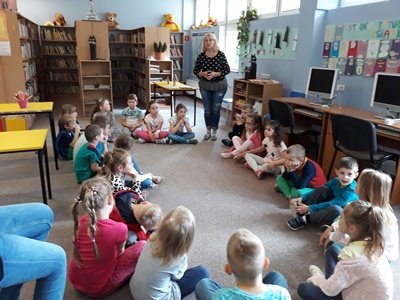 29 maja Bibliotekę Ducha Bajducha (Filia nr 4) odwiedziły dzieci z Przedszkola Miejskiego nr 12, grupa Motylki. Było to ostatnie nasze spotkanie przed wakacjami. Dzieci dostąpiły zaszczytu pasowania na czytelnika.