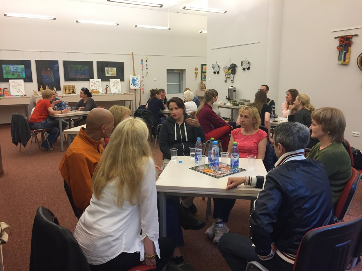 We wtorek, 28 maja 2019 r. w Ośrodku Integracji i Aktywności odbyło się kolejne spotkanie bibliotecznych wolontariuszy z obcokrajowcami, którzy chcą szlifować swój język polski.